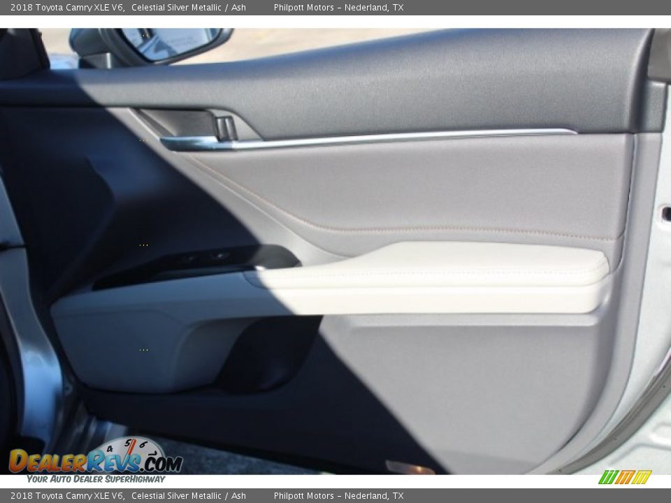 2018 Toyota Camry XLE V6 Celestial Silver Metallic / Ash Photo #28