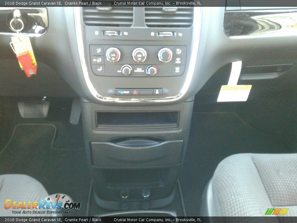 2018 Dodge Grand Caravan SE Granite Pearl / Black Photo #16