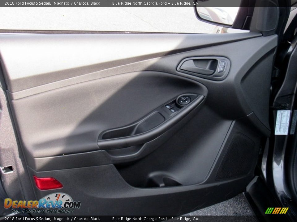 2018 Ford Focus S Sedan Magnetic / Charcoal Black Photo #27