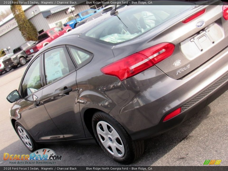 2018 Ford Focus S Sedan Magnetic / Charcoal Black Photo #32
