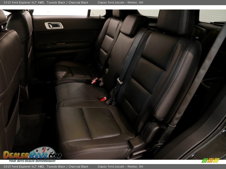 2015 Ford Explorer XLT 4WD Tuxedo Black / Charcoal Black Photo #17