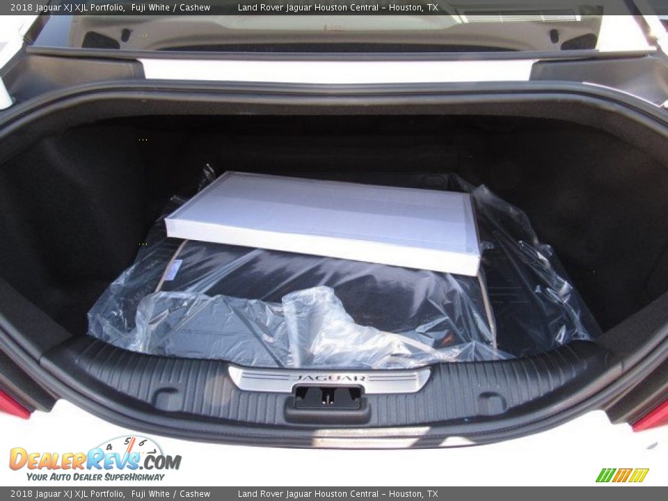 2018 Jaguar XJ XJL Portfolio Fuji White / Cashew Photo #17