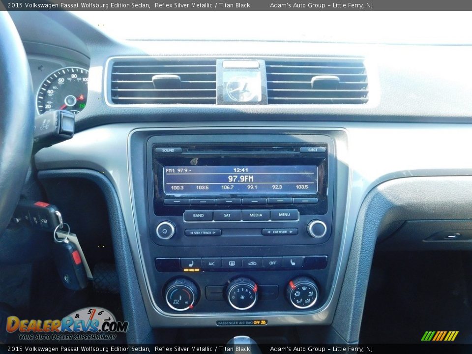 2015 Volkswagen Passat Wolfsburg Edition Sedan Reflex Silver Metallic / Titan Black Photo #28