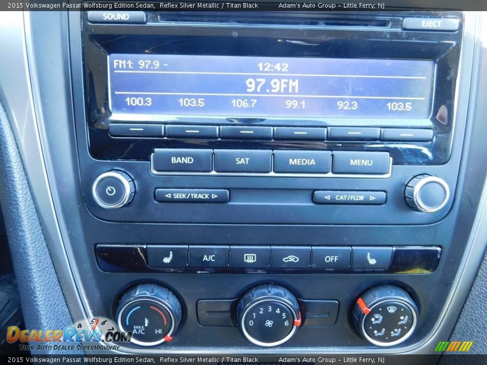 2015 Volkswagen Passat Wolfsburg Edition Sedan Reflex Silver Metallic / Titan Black Photo #30