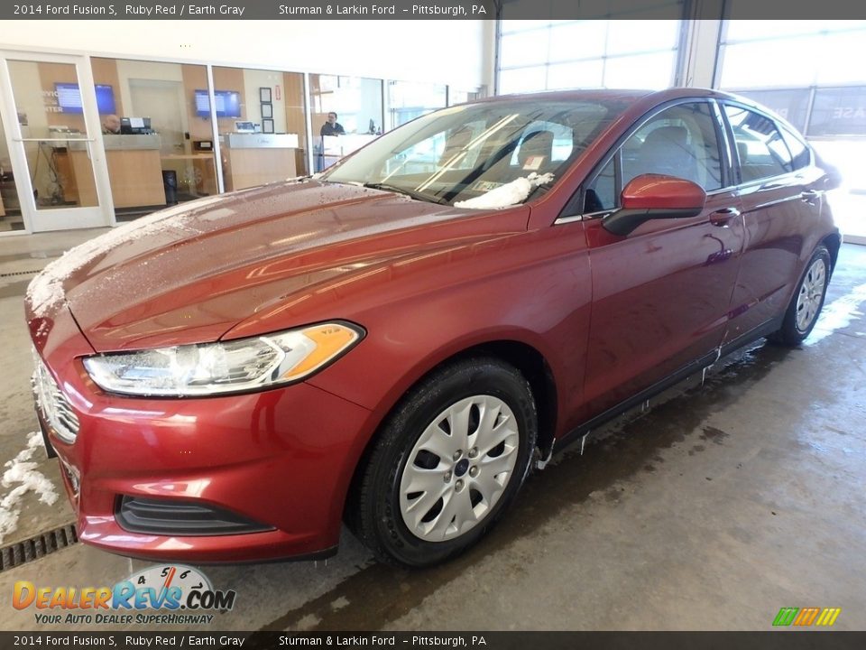 2014 Ford Fusion S Ruby Red / Earth Gray Photo #5