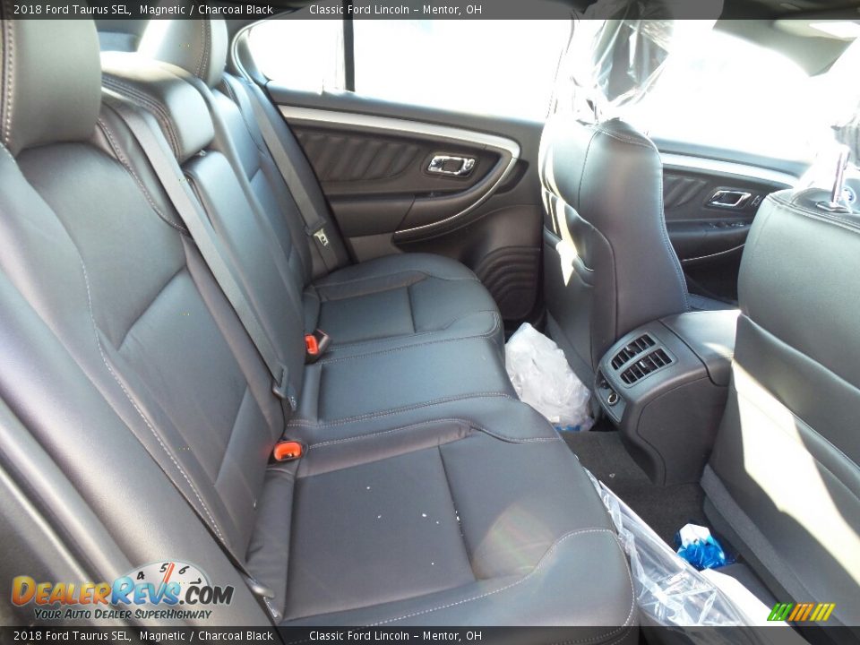 2018 Ford Taurus SEL Magnetic / Charcoal Black Photo #6