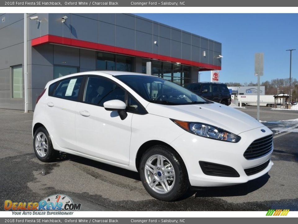 Front 3/4 View of 2018 Ford Fiesta SE Hatchback Photo #1