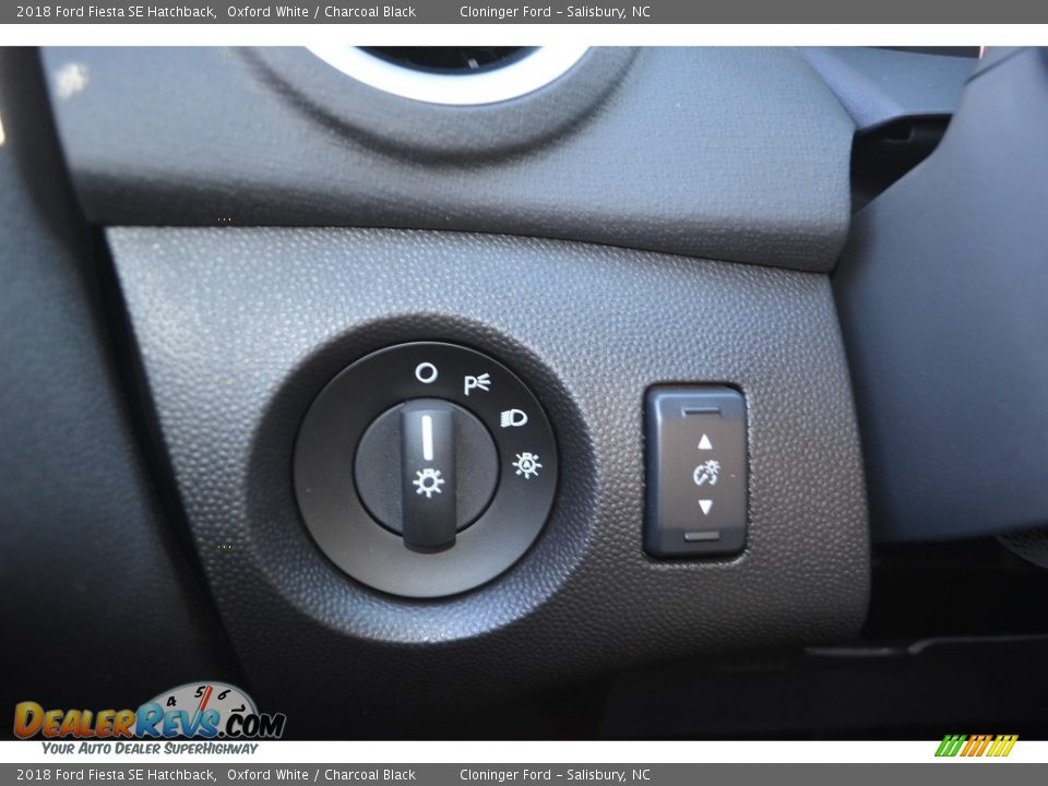 Controls of 2018 Ford Fiesta SE Hatchback Photo #16
