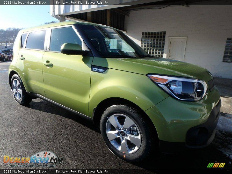 Front 3/4 View of 2018 Kia Soul  Photo #10