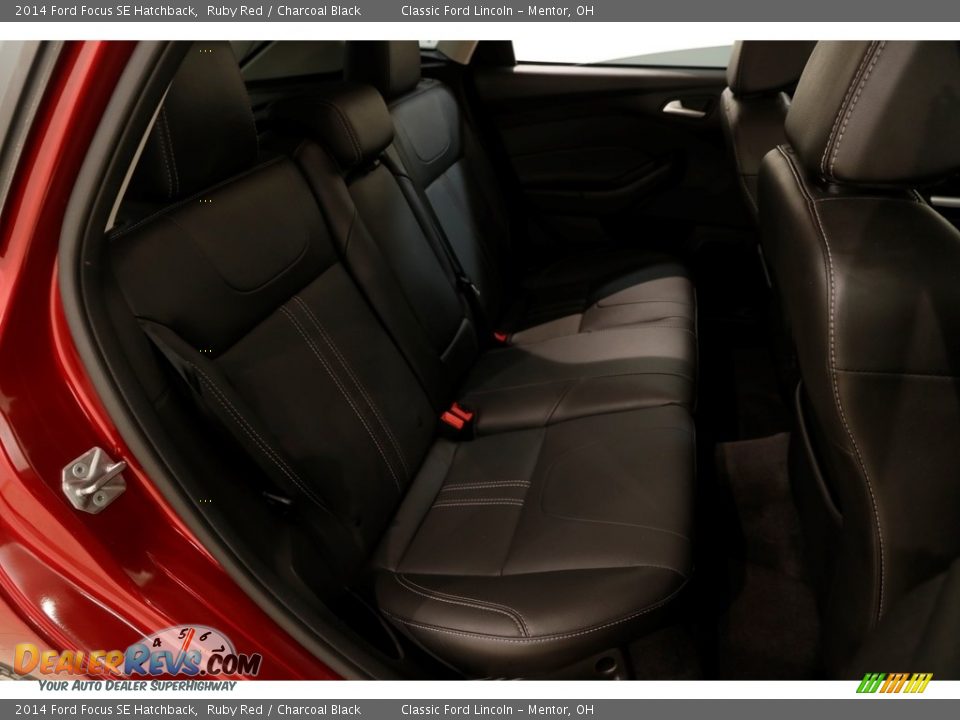 2014 Ford Focus SE Hatchback Ruby Red / Charcoal Black Photo #15