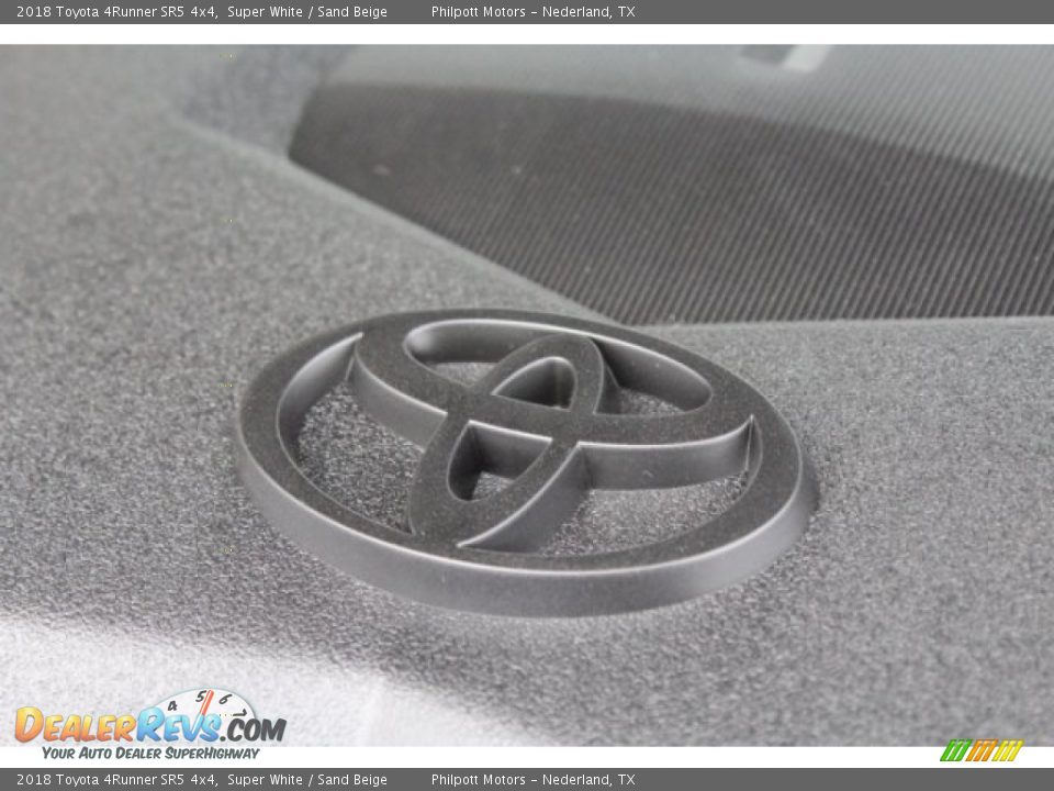 2018 Toyota 4Runner SR5 4x4 Super White / Sand Beige Photo #36