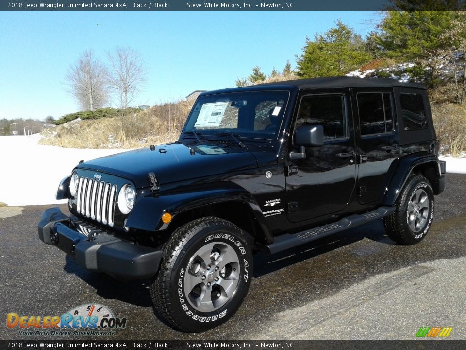 Front 3/4 View of 2018 Jeep Wrangler Unlimited Sahara 4x4 Photo #2