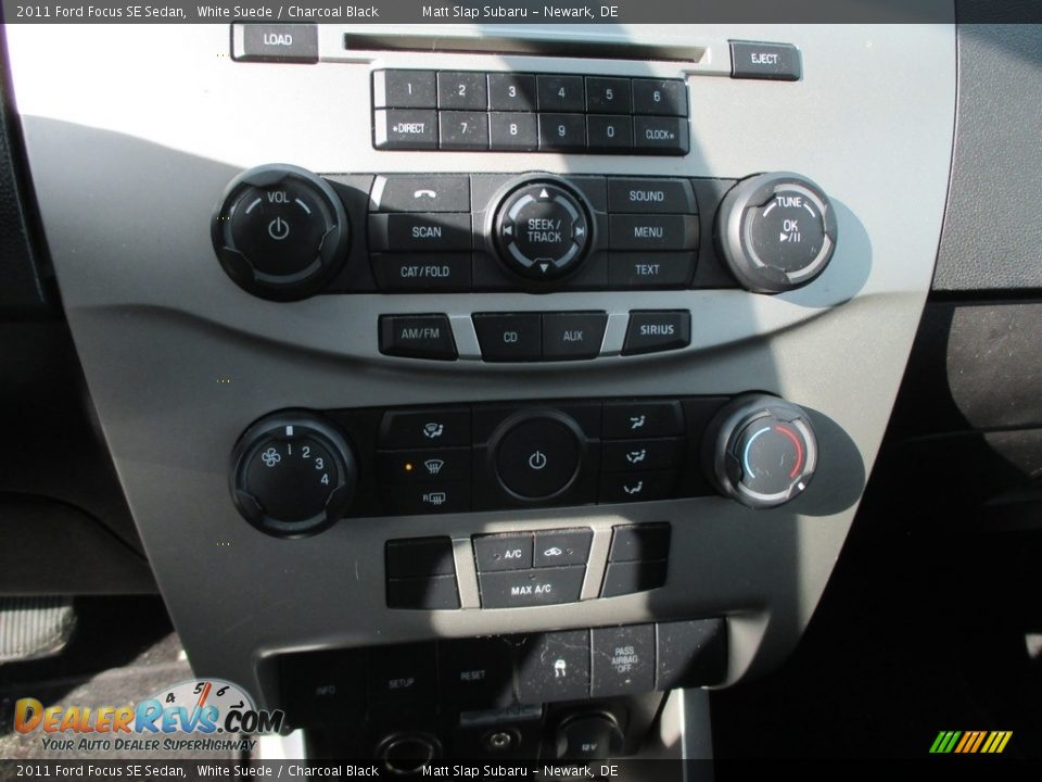 2011 Ford Focus SE Sedan White Suede / Charcoal Black Photo #24