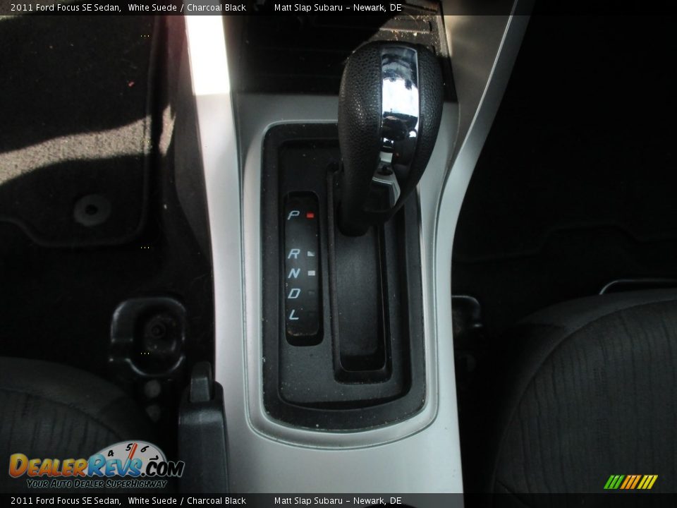 2011 Ford Focus SE Sedan White Suede / Charcoal Black Photo #25