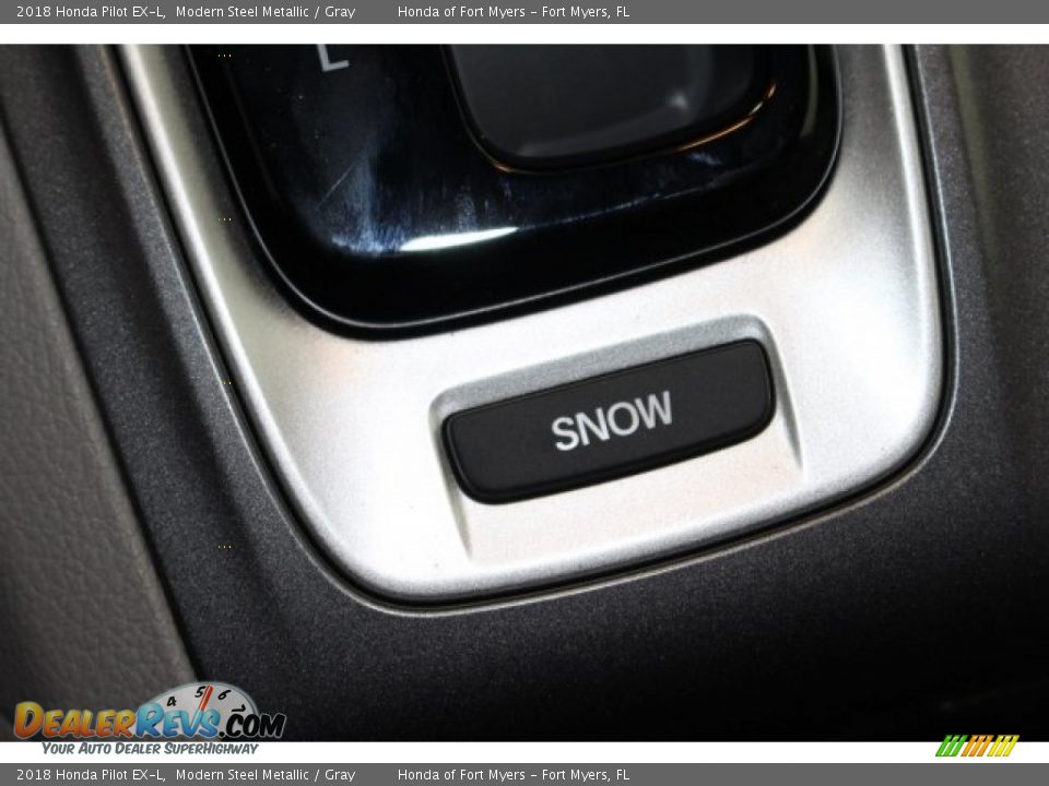 2018 Honda Pilot EX-L Modern Steel Metallic / Gray Photo #32