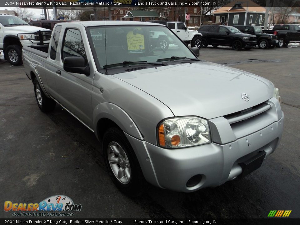 2004 Nissan Frontier XE King Cab Radiant Silver Metallic / Gray Photo #5
