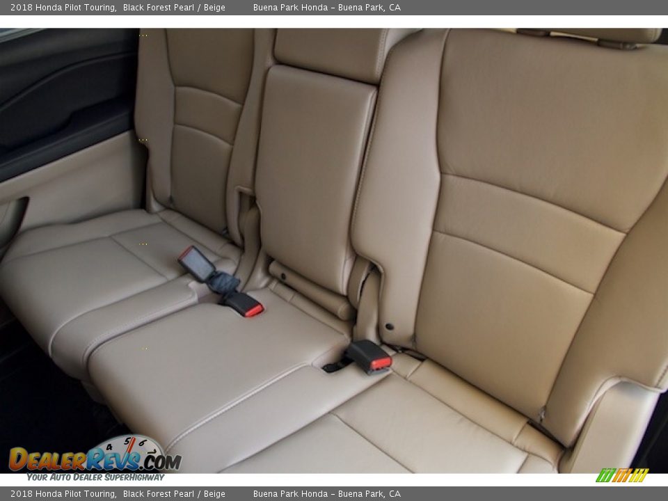 2018 Honda Pilot Touring Black Forest Pearl / Beige Photo #17