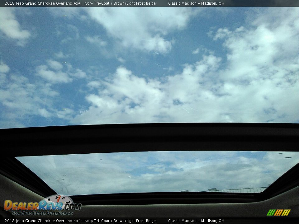 2018 Jeep Grand Cherokee Overland 4x4 Ivory Tri-Coat / Brown/Light Frost Beige Photo #5