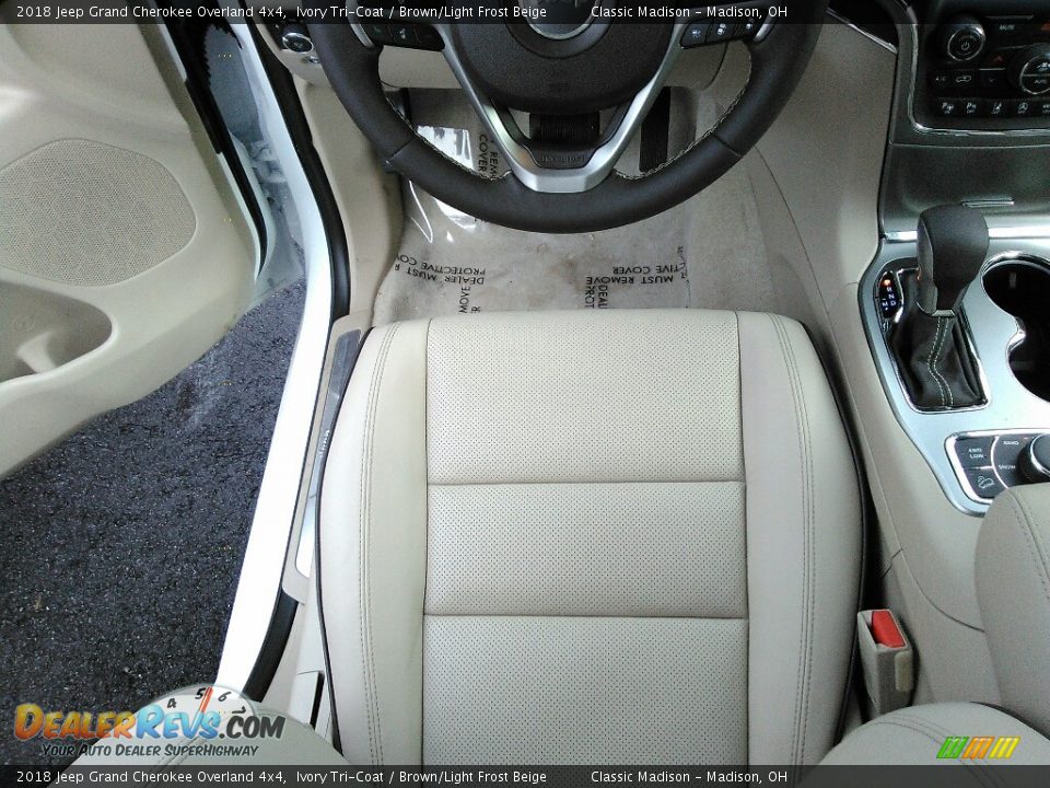 2018 Jeep Grand Cherokee Overland 4x4 Ivory Tri-Coat / Brown/Light Frost Beige Photo #10