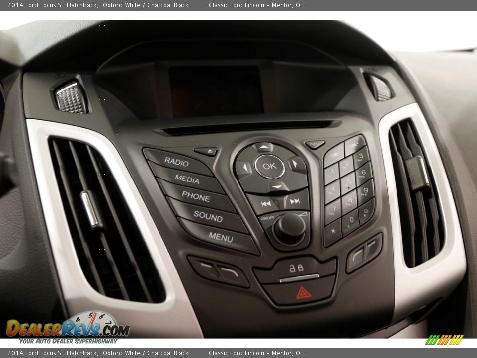 2014 Ford Focus SE Hatchback Oxford White / Charcoal Black Photo #7