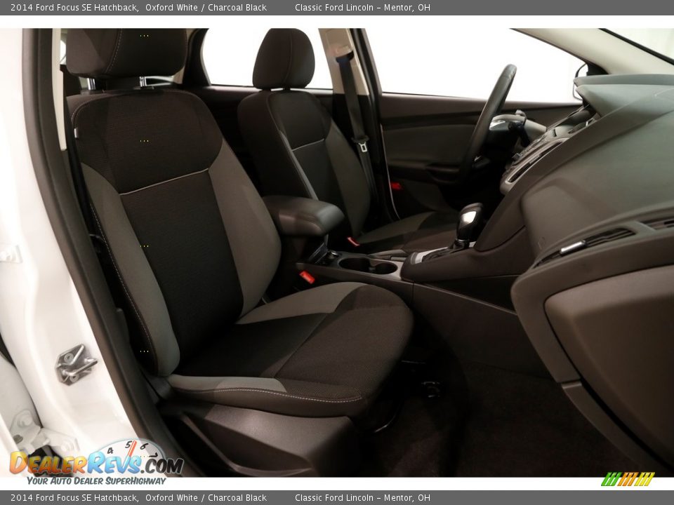 2014 Ford Focus SE Hatchback Oxford White / Charcoal Black Photo #12