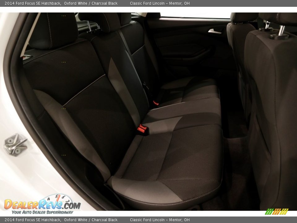 2014 Ford Focus SE Hatchback Oxford White / Charcoal Black Photo #13