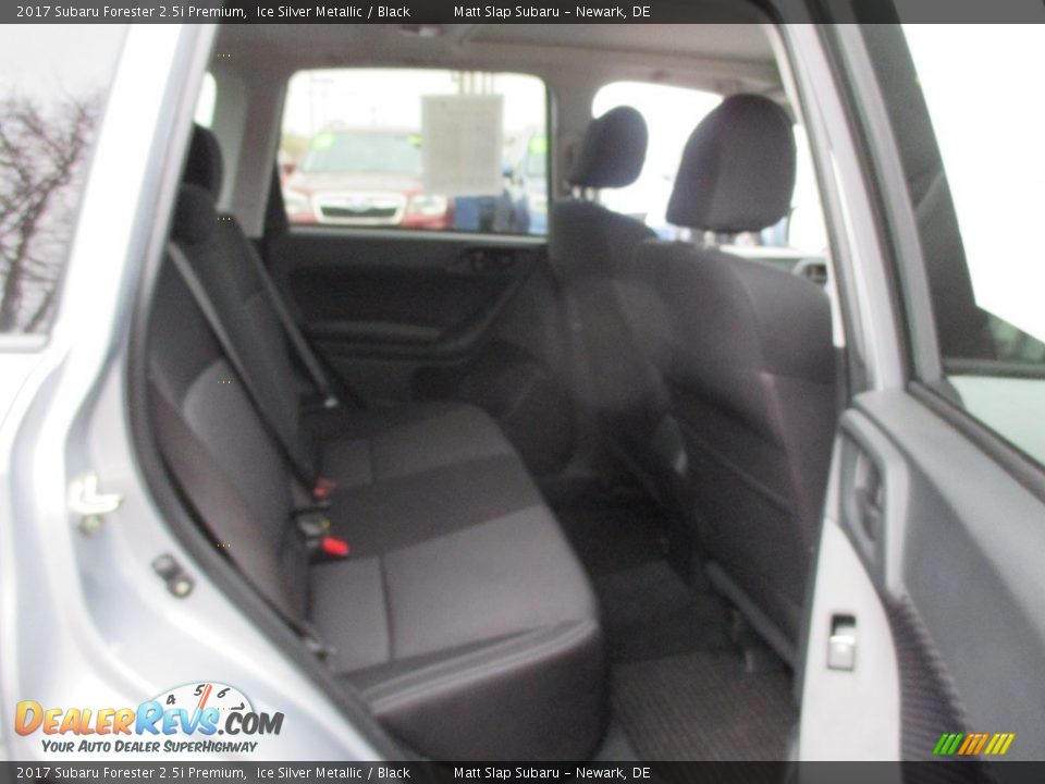 2017 Subaru Forester 2.5i Premium Ice Silver Metallic / Black Photo #19