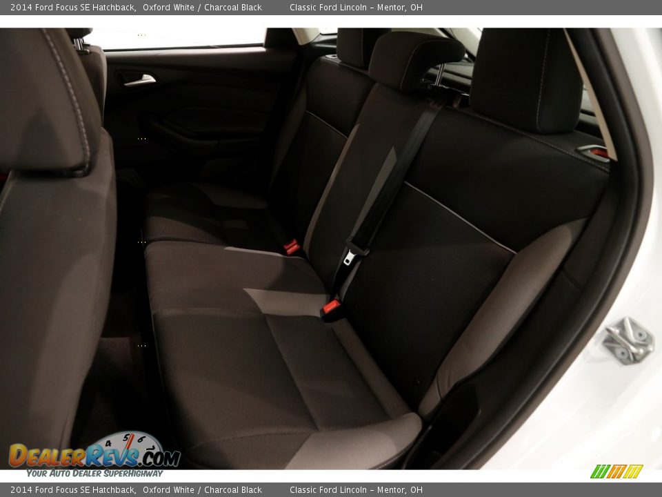 2014 Ford Focus SE Hatchback Oxford White / Charcoal Black Photo #14