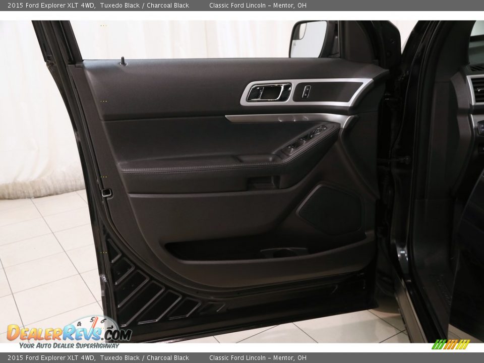 2015 Ford Explorer XLT 4WD Tuxedo Black / Charcoal Black Photo #4