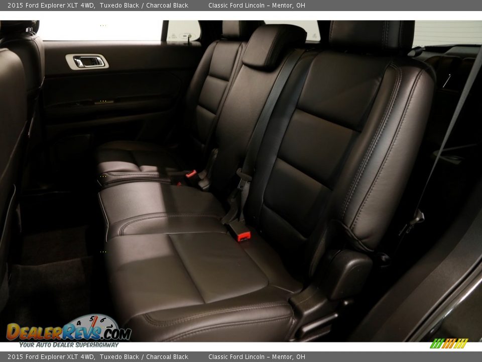 2015 Ford Explorer XLT 4WD Tuxedo Black / Charcoal Black Photo #16