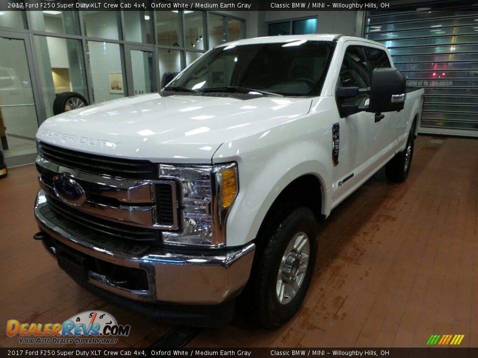2017 Ford F250 Super Duty XLT Crew Cab 4x4 Oxford White / Medium Earth Gray Photo #3