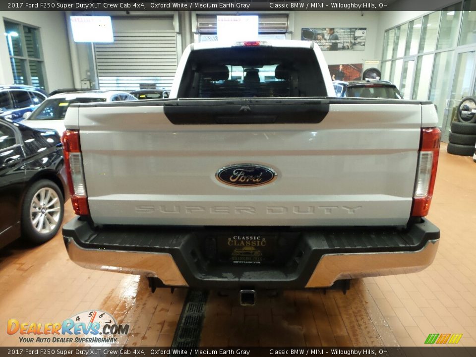 2017 Ford F250 Super Duty XLT Crew Cab 4x4 Oxford White / Medium Earth Gray Photo #4