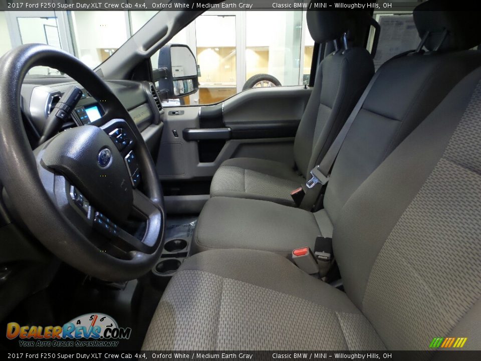 2017 Ford F250 Super Duty XLT Crew Cab 4x4 Oxford White / Medium Earth Gray Photo #9