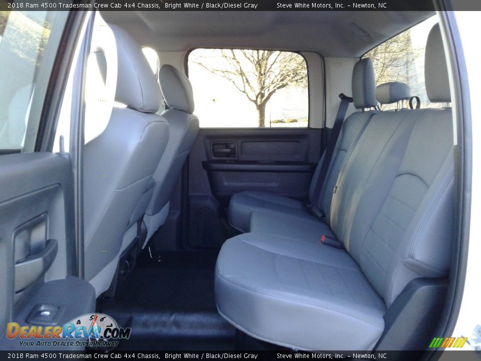 2018 Ram 4500 Tradesman Crew Cab 4x4 Chassis Bright White / Black/Diesel Gray Photo #15