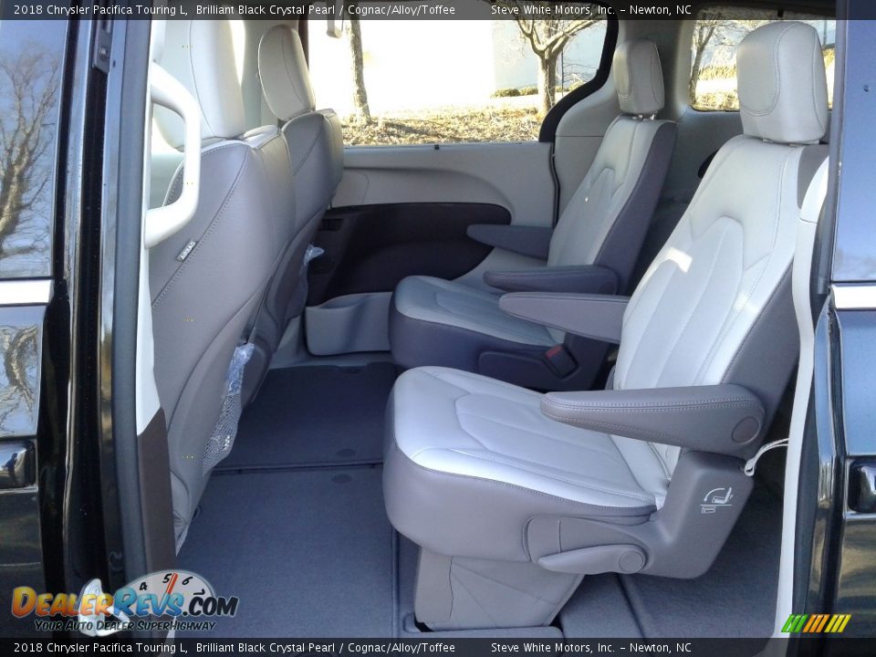 2018 Chrysler Pacifica Touring L Brilliant Black Crystal Pearl / Cognac/Alloy/Toffee Photo #11
