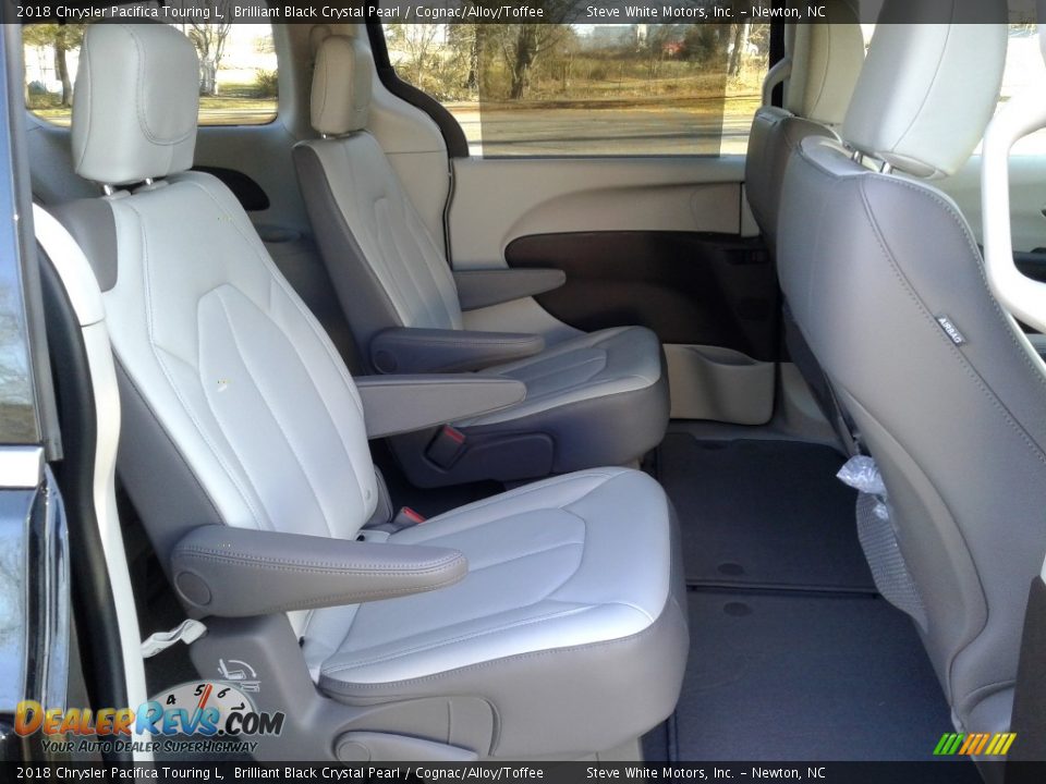 2018 Chrysler Pacifica Touring L Brilliant Black Crystal Pearl / Cognac/Alloy/Toffee Photo #16