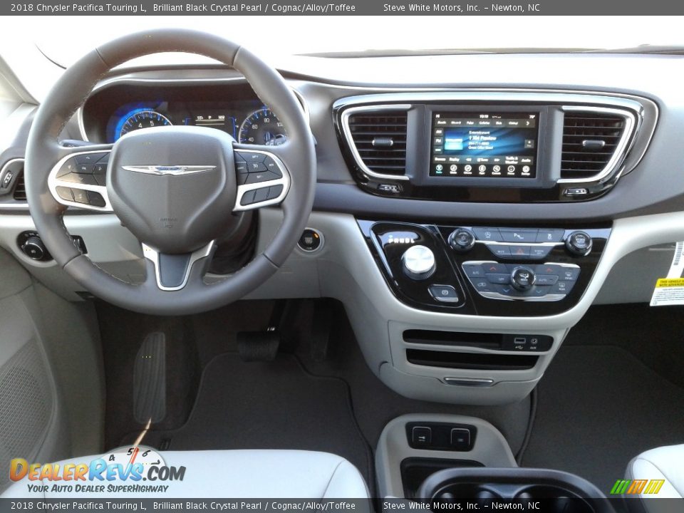 2018 Chrysler Pacifica Touring L Brilliant Black Crystal Pearl / Cognac/Alloy/Toffee Photo #32
