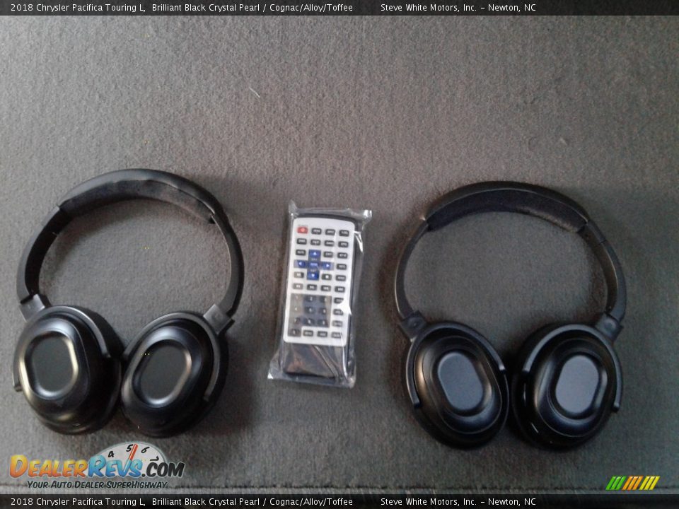 2018 Chrysler Pacifica Touring L Brilliant Black Crystal Pearl / Cognac/Alloy/Toffee Photo #36