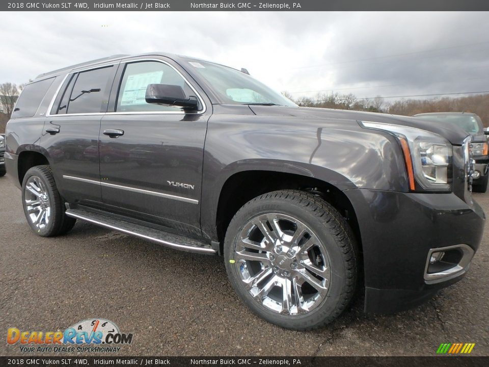 Front 3/4 View of 2018 GMC Yukon SLT 4WD Photo #3