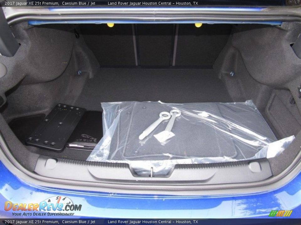 2017 Jaguar XE 25t Premium Caesium Blue / Jet Photo #18