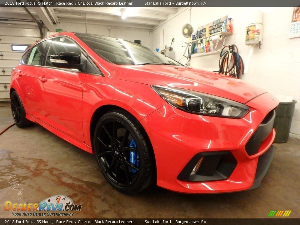 Front 3/4 View of 2018 Ford Focus RS Hatch Photo #1