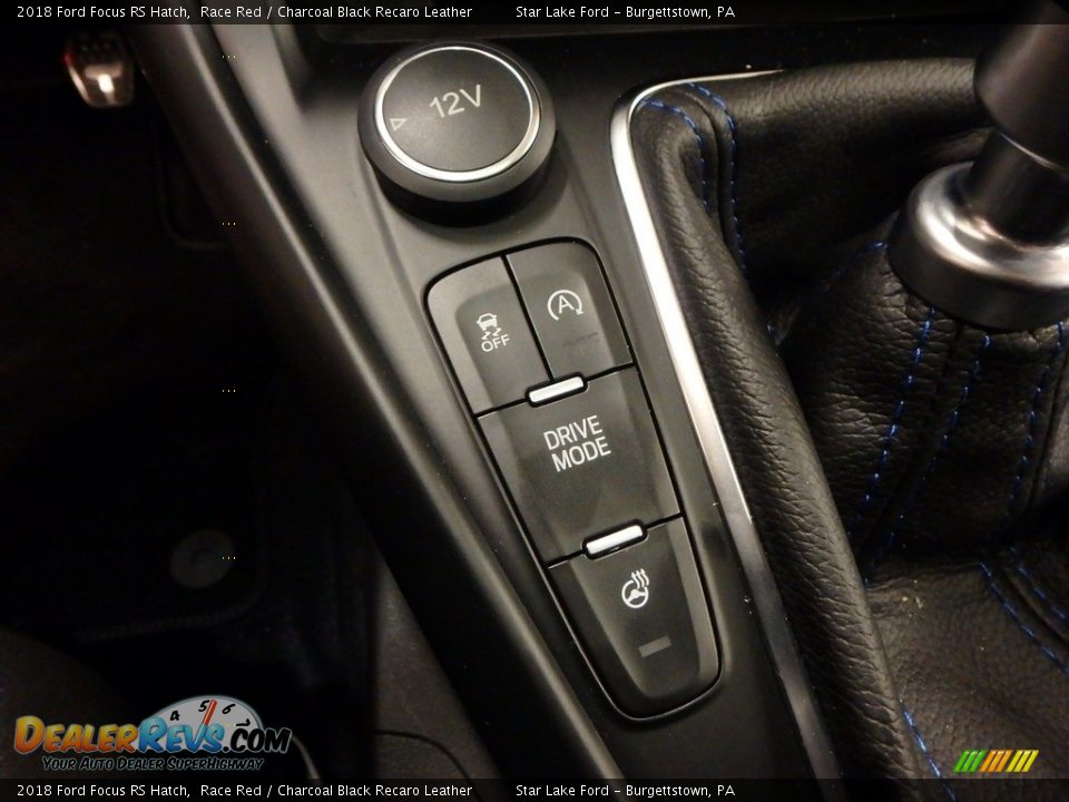 Controls of 2018 Ford Focus RS Hatch Photo #17