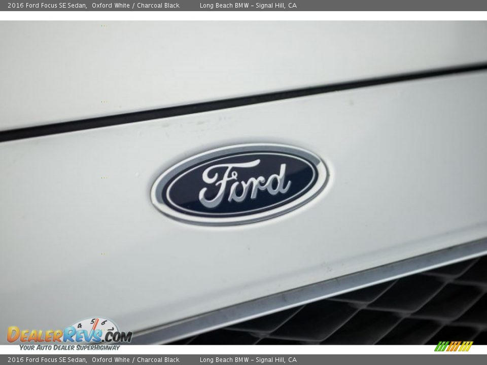 2016 Ford Focus SE Sedan Oxford White / Charcoal Black Photo #26