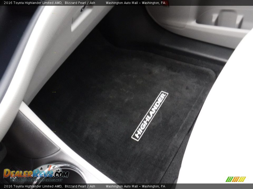 2016 Toyota Highlander Limited AWD Blizzard Pearl / Ash Photo #25