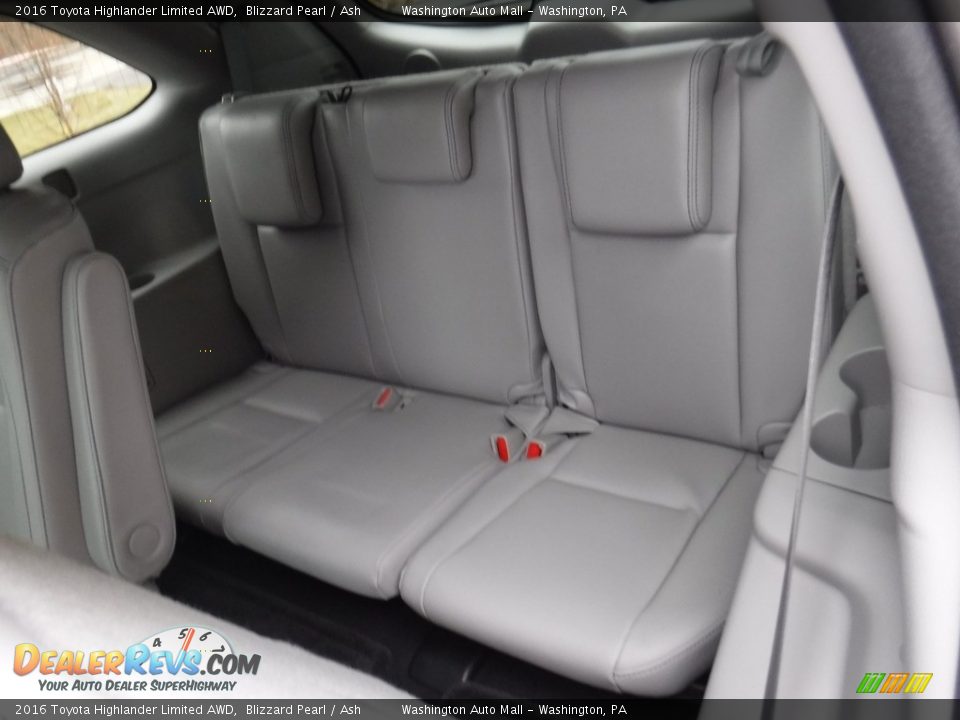 2016 Toyota Highlander Limited AWD Blizzard Pearl / Ash Photo #31