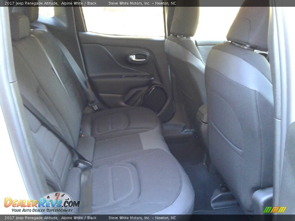 2017 Jeep Renegade Altitude Alpine White / Black Photo #13