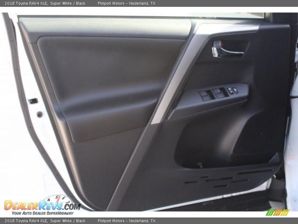 2018 Toyota RAV4 XLE Super White / Black Photo #11