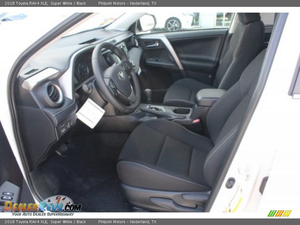 2018 Toyota RAV4 XLE Super White / Black Photo #13