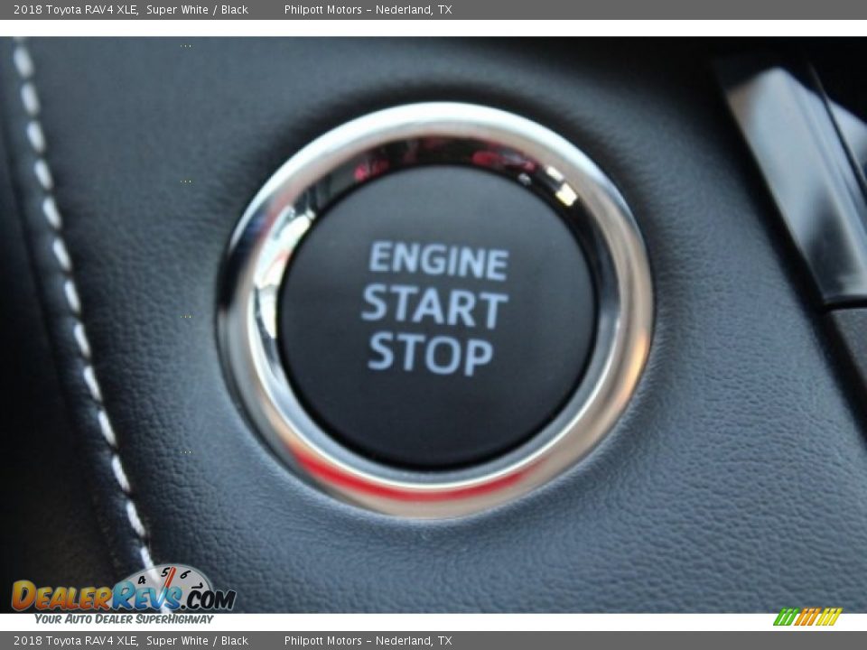 2018 Toyota RAV4 XLE Super White / Black Photo #16