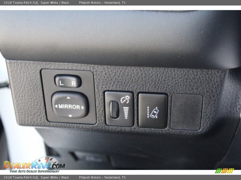 2018 Toyota RAV4 XLE Super White / Black Photo #21